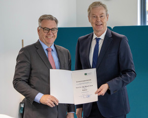 Prof. Dr.-Ing. Robert Dust und Christian Amsinck (v. li.)