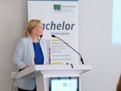 Prof. Dr. Anne Sanftenberg bei der Immatrikulationationsveranstaltung im Sommersemester 2022