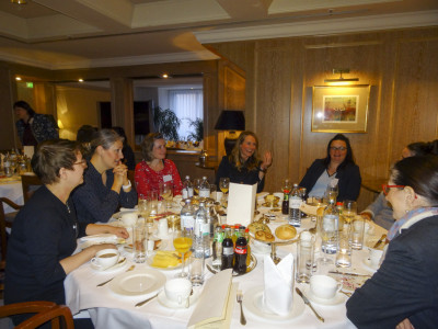 Gespräche beim bbw Personalerfrühstück