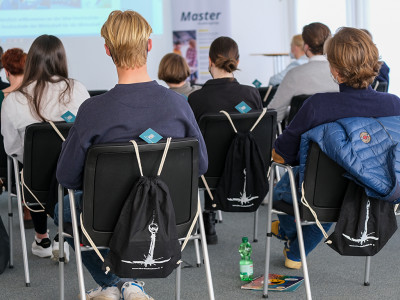 Studierende bei ihrer feierlichem Immatrikulationsveranstaltung