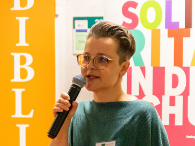 Schulleiterin Birgit Schulz nahm die Gäste mit auf eine Bildungsreise.