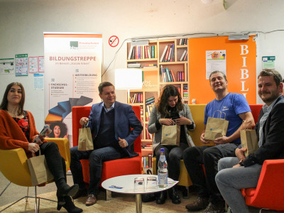 Podiumsdiskussion: Carlotta Zipfel, Bezirksbürgermeister Martin Schaefer, Bezirksstadträtin Filiz Keküllüoğlu, NABU-Experte Henrik Schwarz und Christoph Kriegbaum (v. li.)